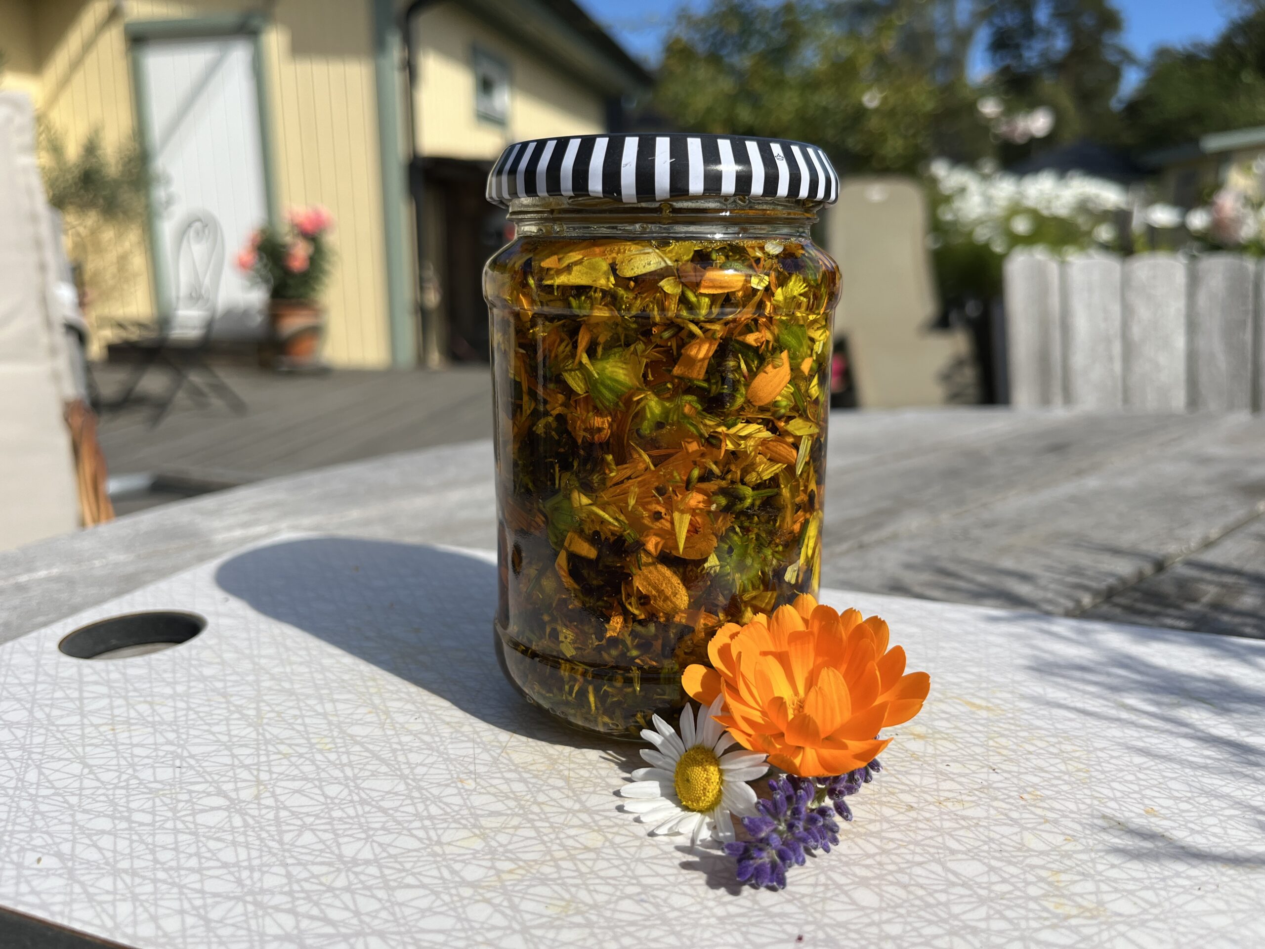Oljemix på ringblomma, lavendel och kamomill
